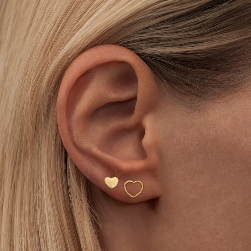 Family love earrings brushed - gold plated - 1 paar | LULU Copenhagen