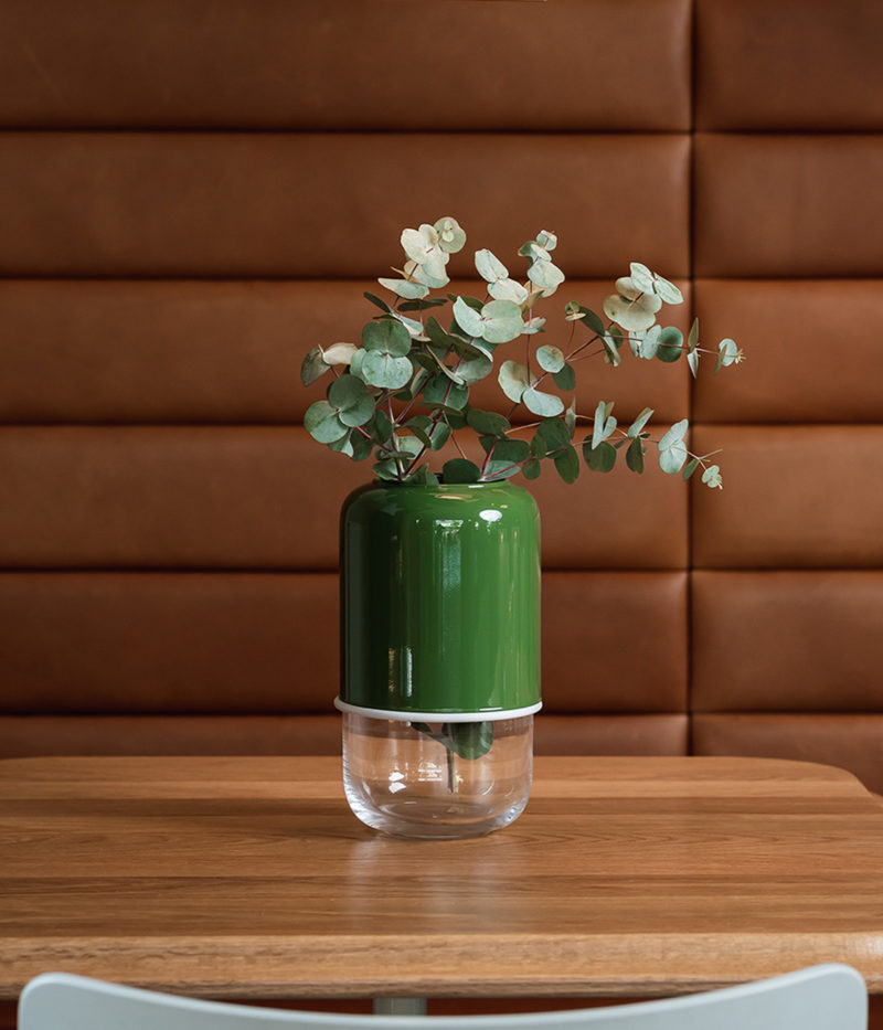 Capsule vase - olive/clear | Muurla