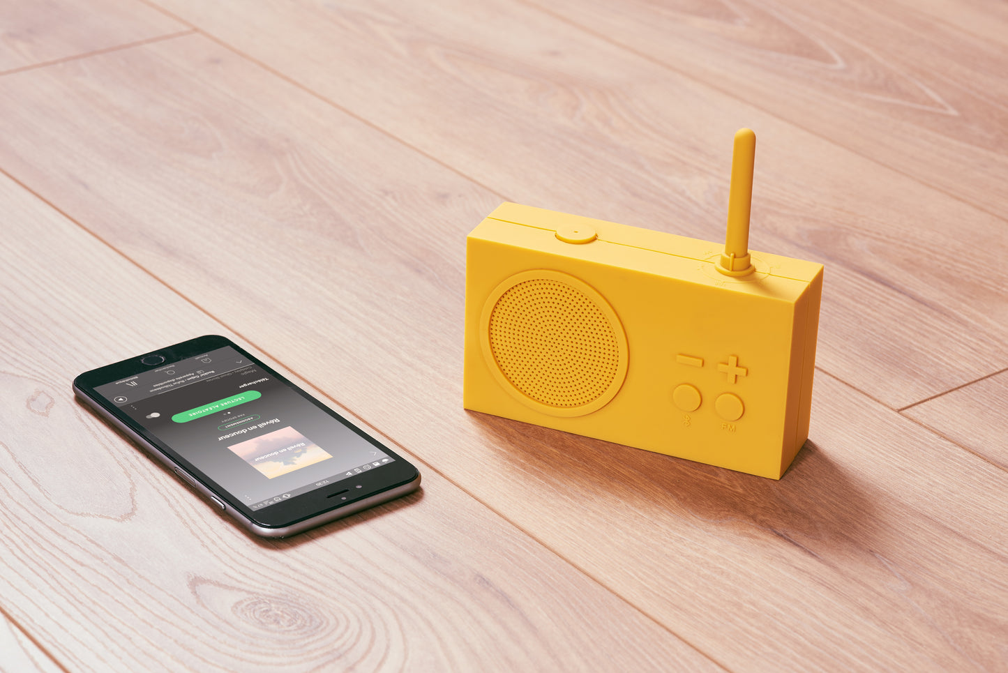 Radio & Bluetooth speaker - Tykho 3 - Yellow | Lexon