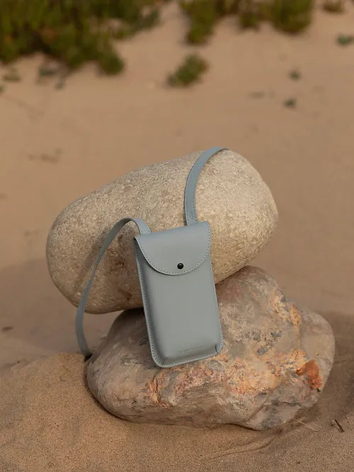 Phone pouch - cloud | Monk & Anna - de inKijk