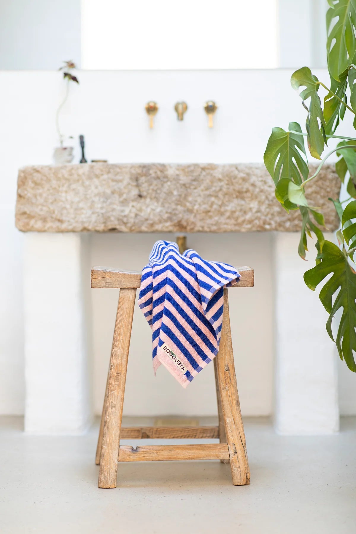 Naram guest towel - dazzling blue & rose | Bongusta