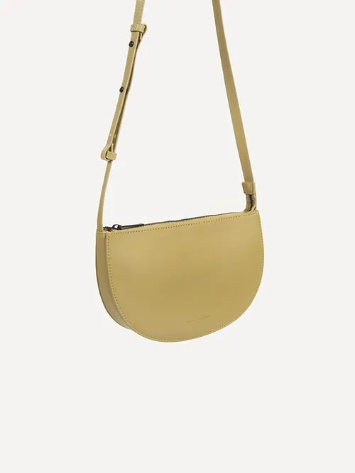 Farou half moon bag - pampas | Monk & Anna - de inKijk