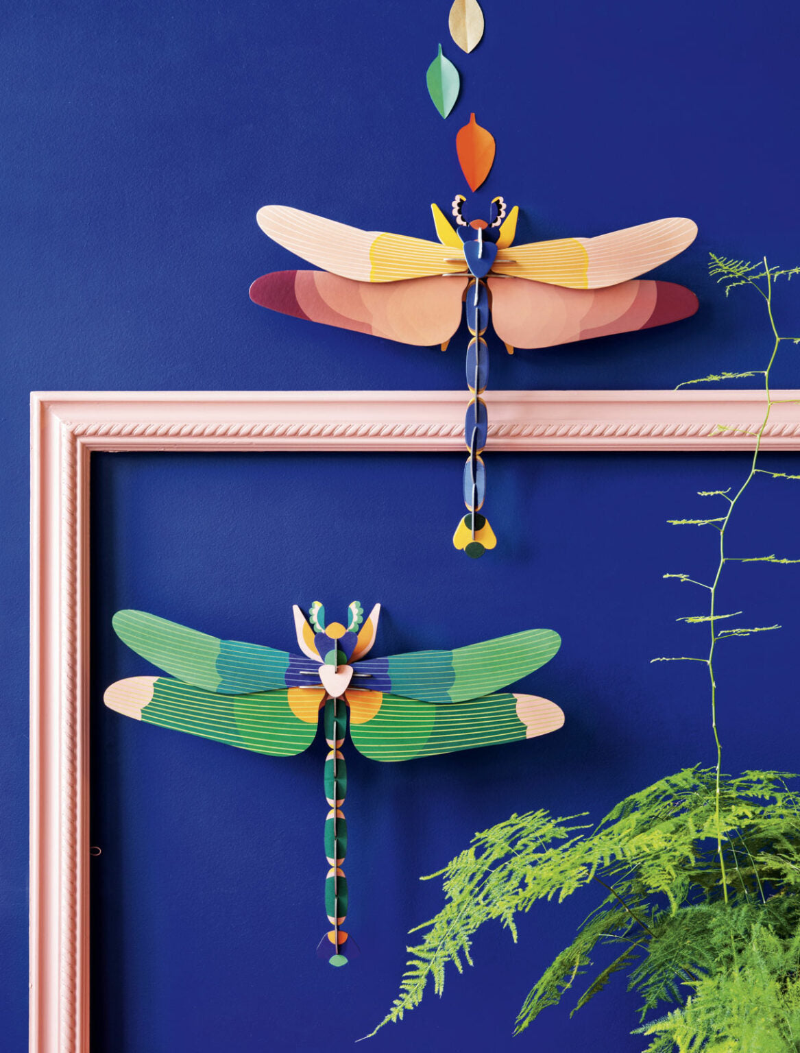 Giant Green Dragonfly - muurdecoratie | Studio Roof