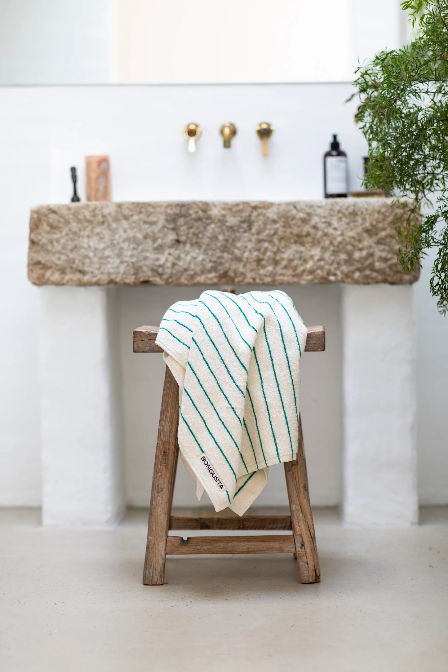 Naram guest towel - pure white & grass | Bongusta