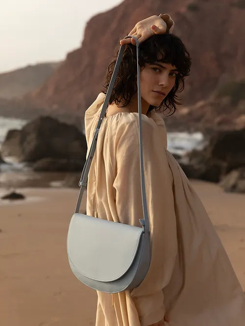 Soma half moon bag - cloud | Monk & Anna - de inKijk