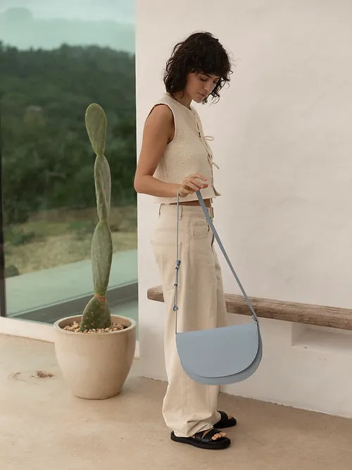 Soma half moon bag - cloud | Monk & Anna - de inKijk